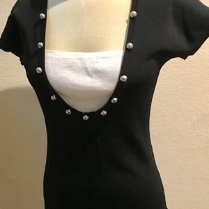 Knit short sleeve black and white top.